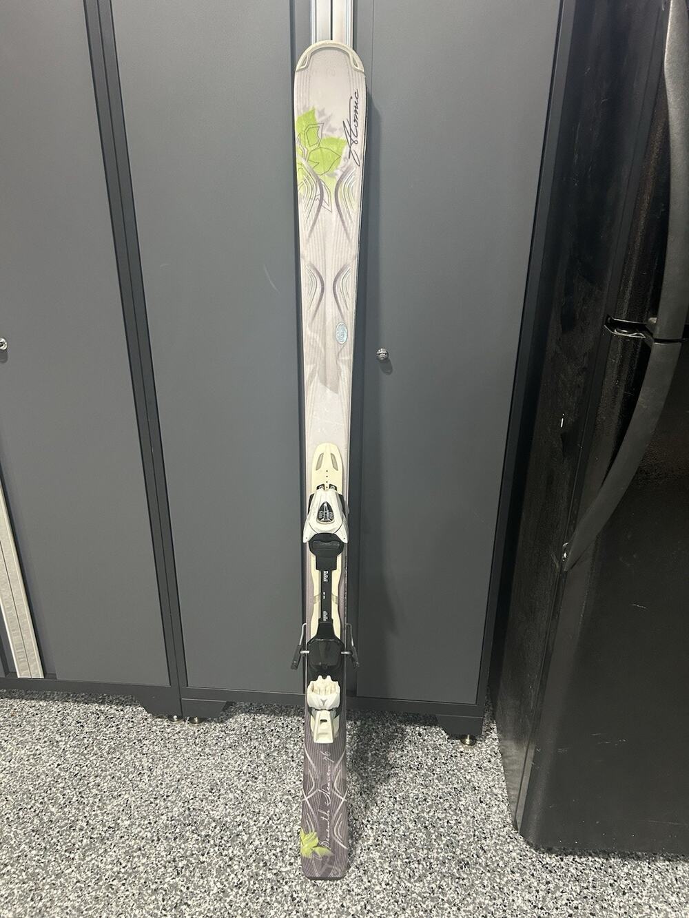 Atomic Wht Blk Gold Seventh Heaven 157cm Skis & Atomic 4tix Control 2 Bindings